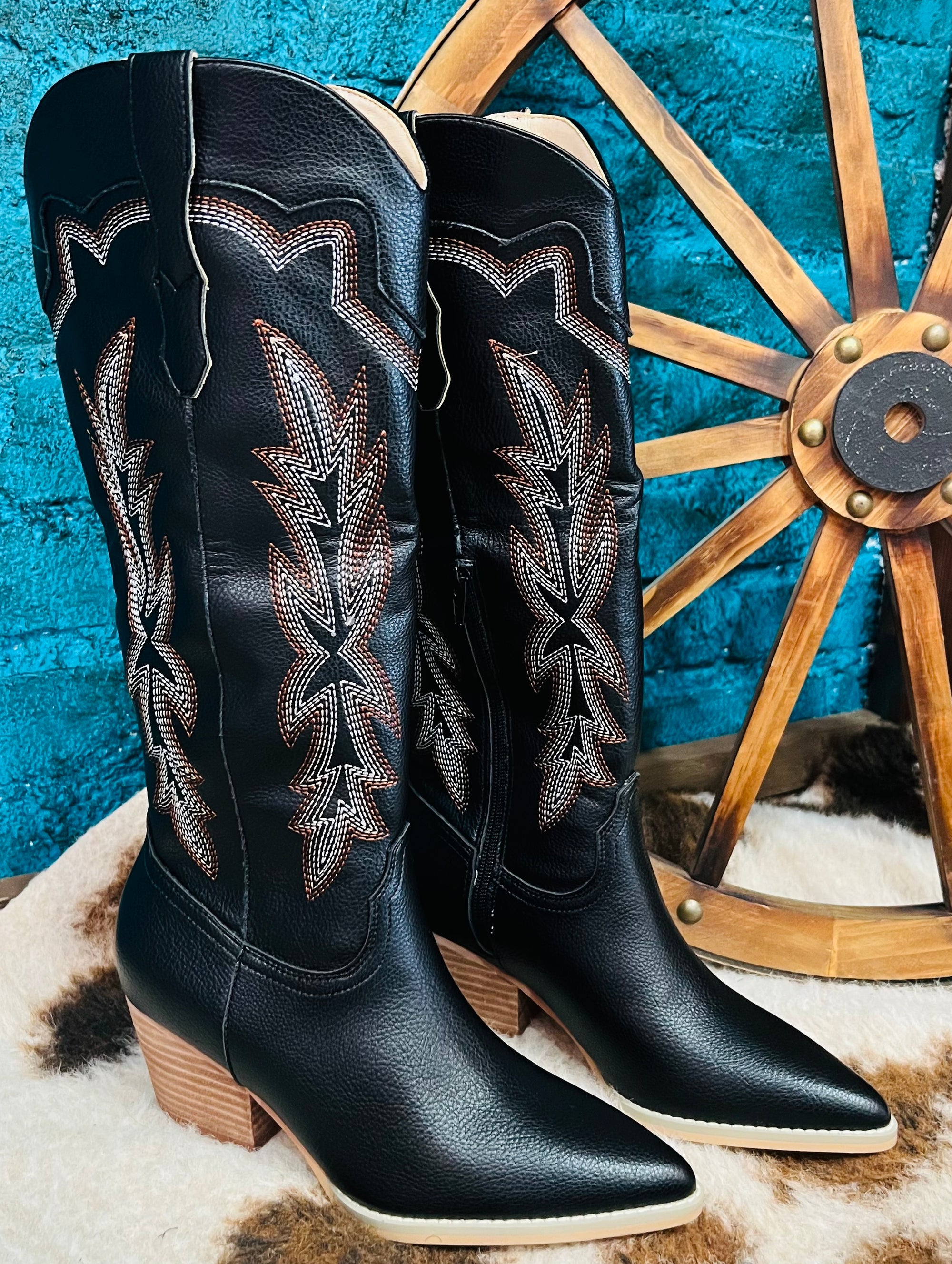 EMBROIDERED COWBOY BOOT