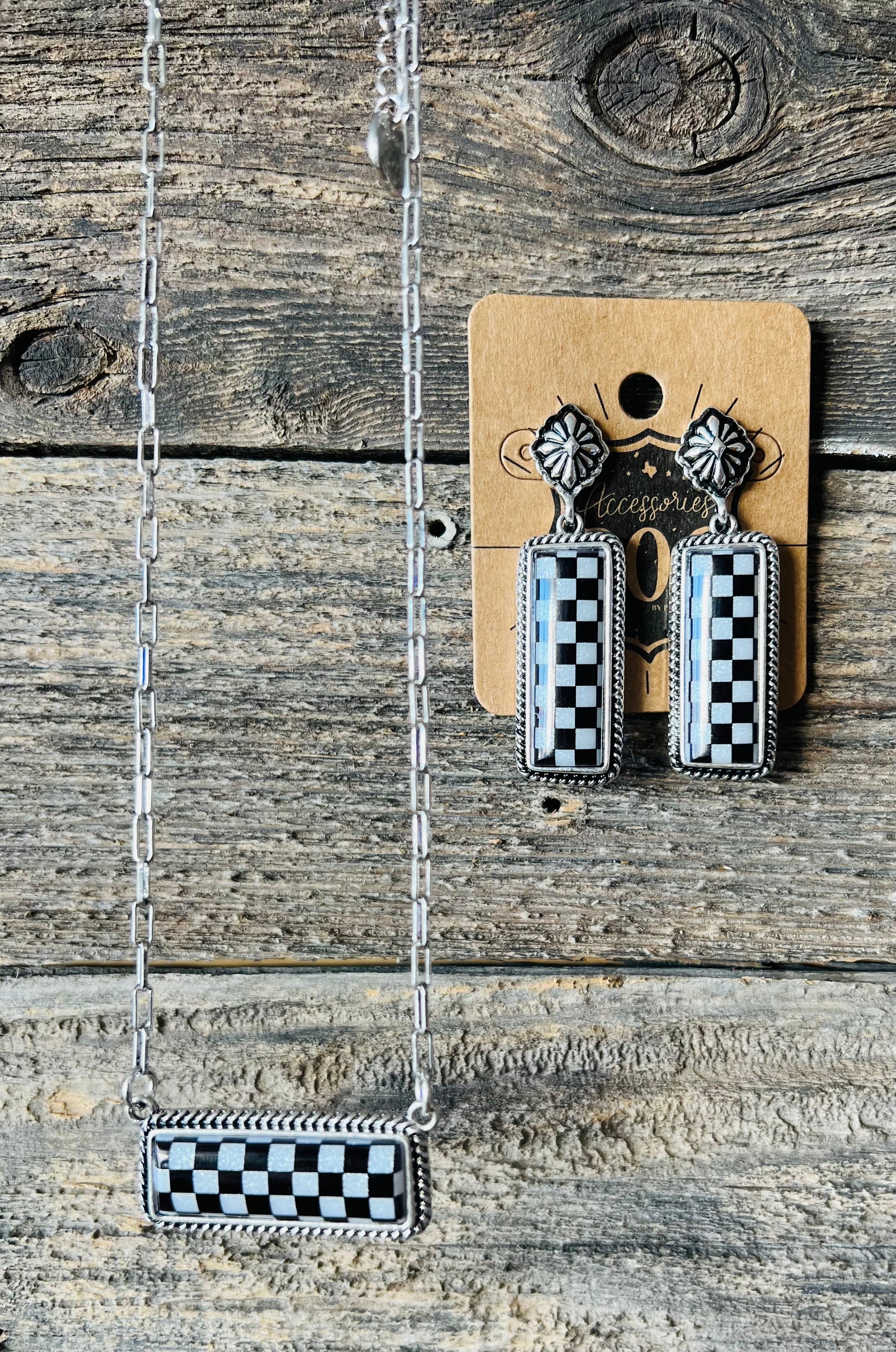 Checkerboard print pendent necklace