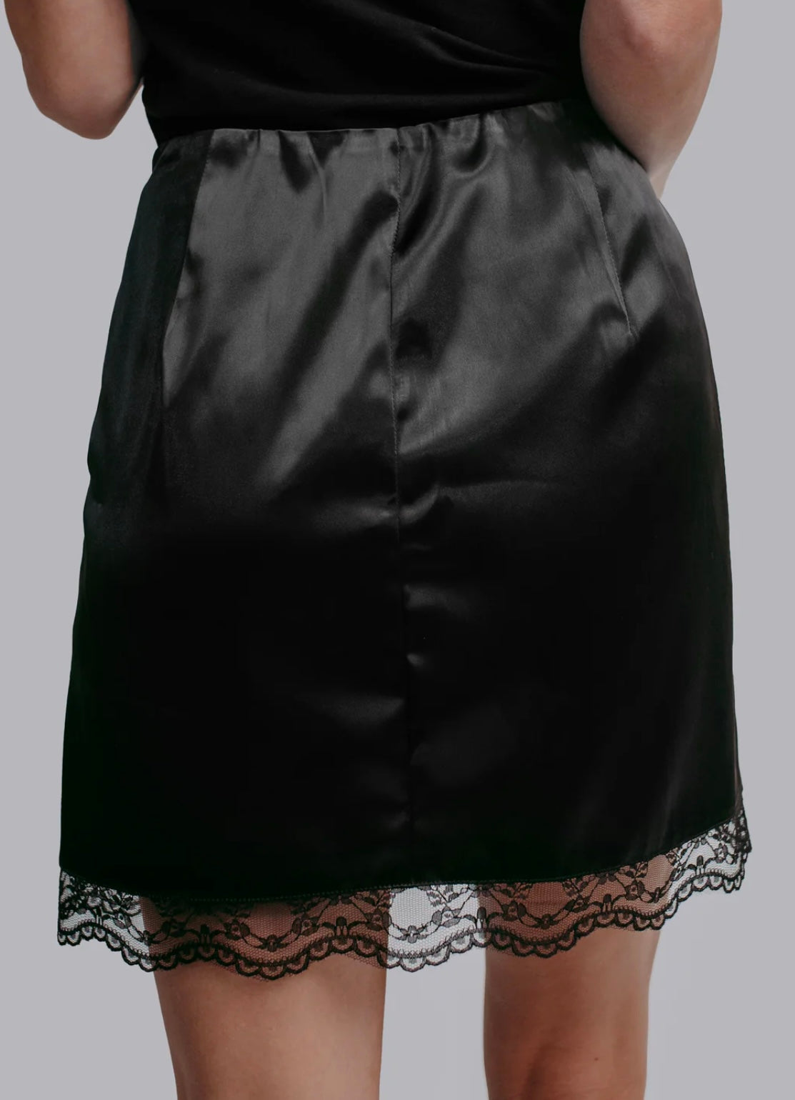 SATIN LACE SKORT