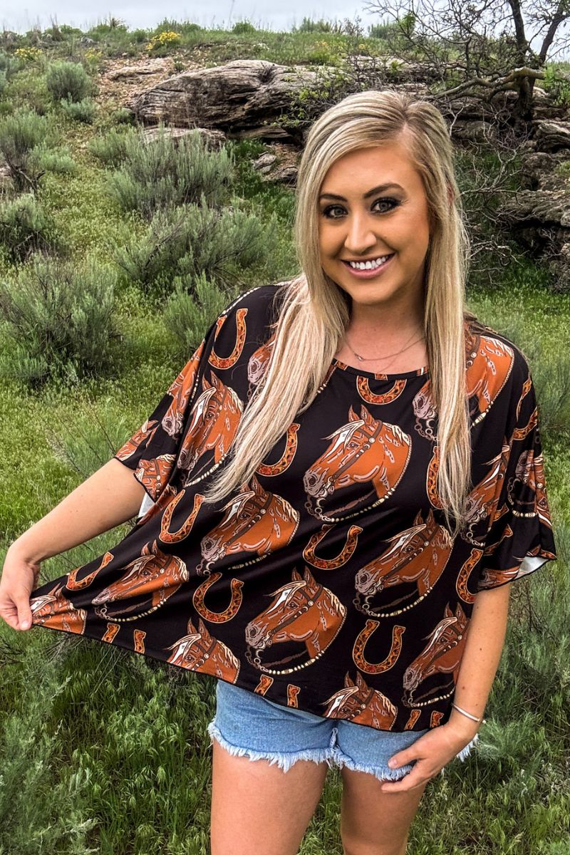 The Lucky Horse Shoe Top