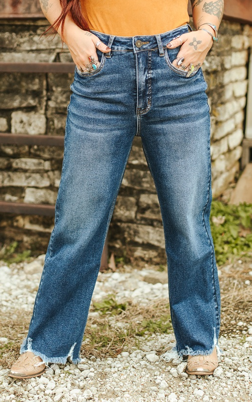 DARK WASH HIGH RISE STRAIGHT LEG FRAYED HEM JEANS