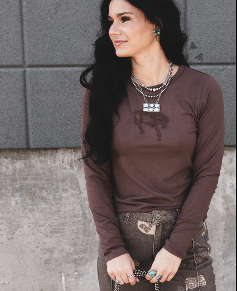 BUCK OUT CUT OUT L/S *MOCHA