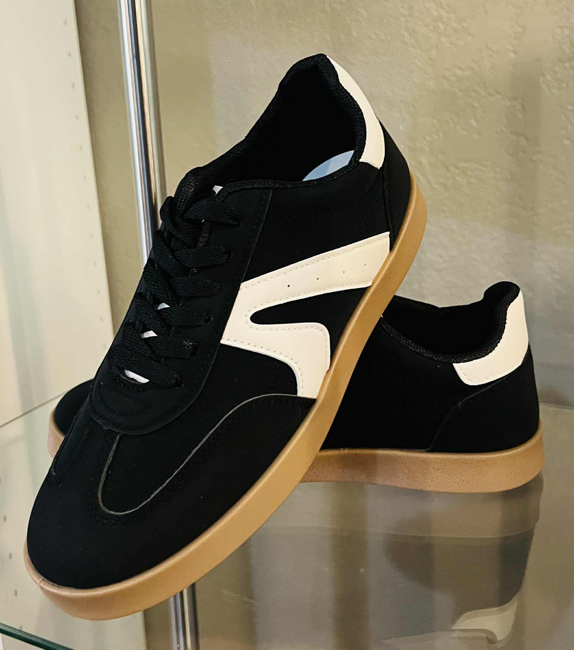 RETRO SHOE BY VERY G