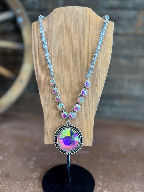 IRIDESCENT PENDANT NECKLACE