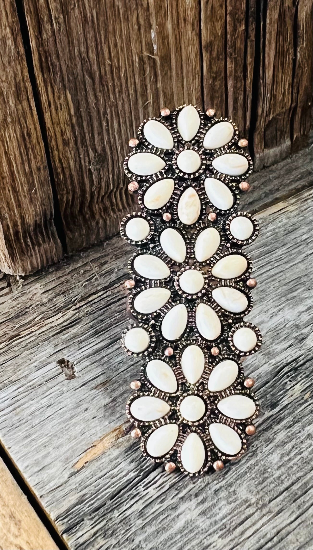 Ring western ivory stone