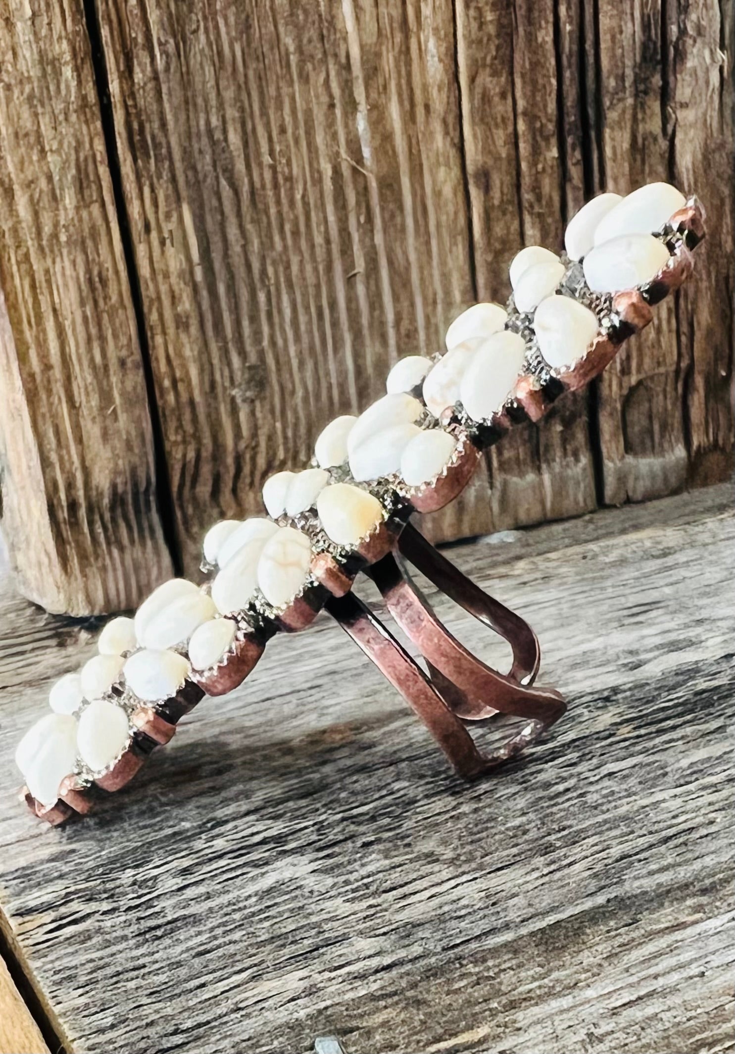 Ring western ivory stone