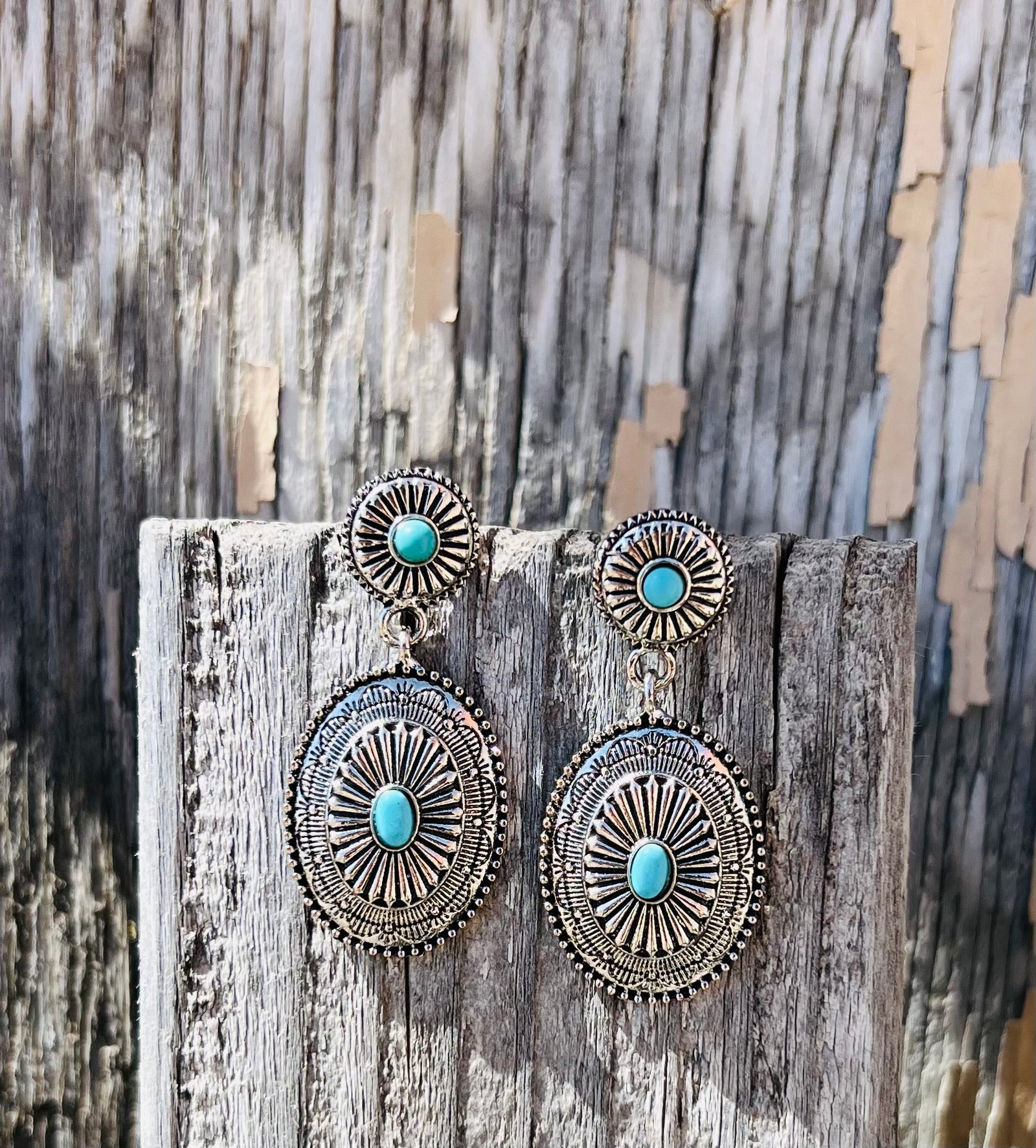 DOS CONCHOS DANGLE EARRINGS