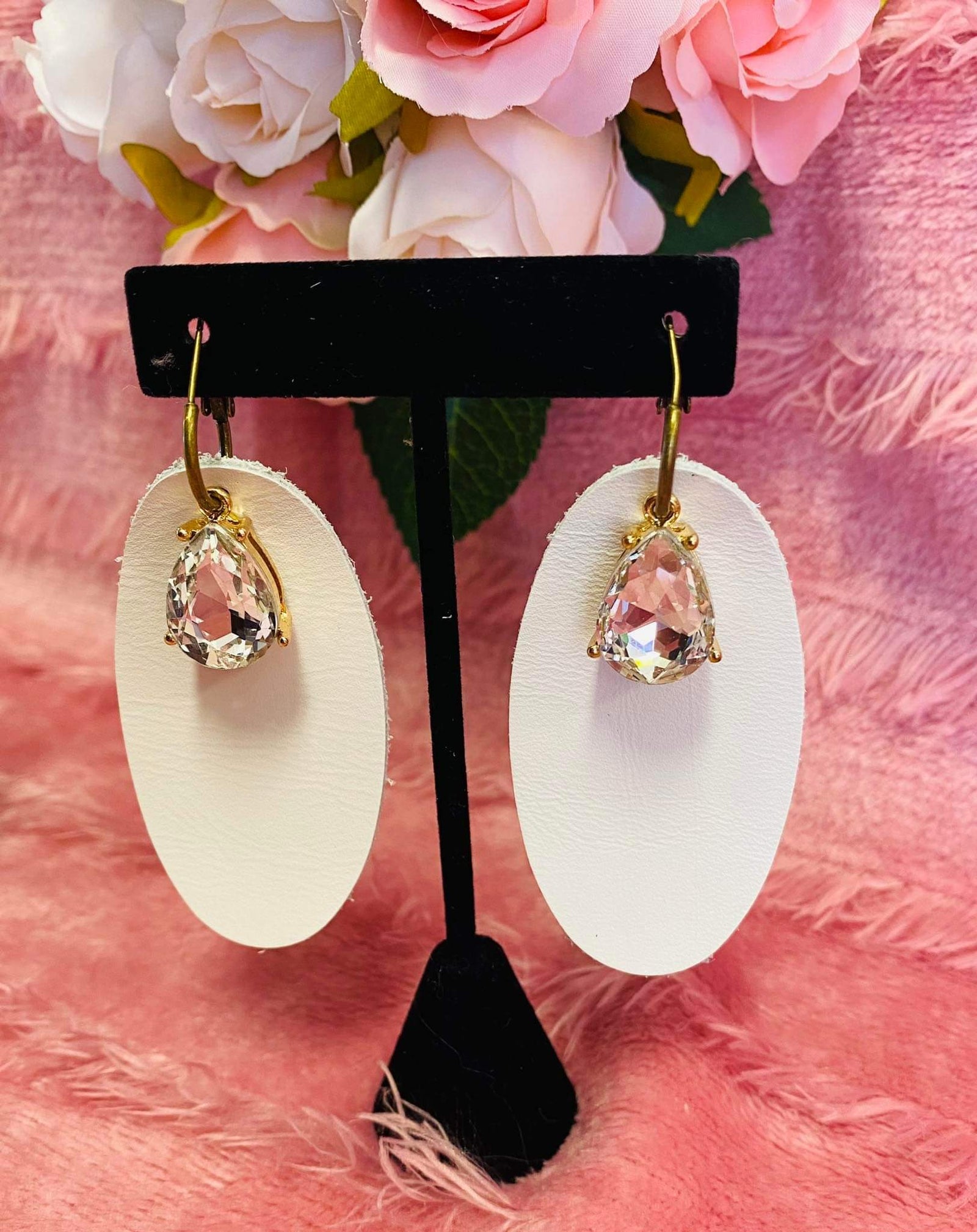 CRYSTAL DROP ON WHITE LEATHERS